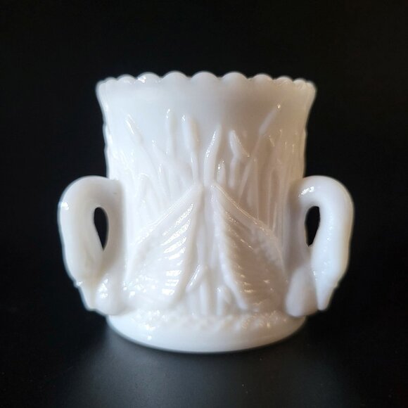 Vintage Westmoreland Milk Glass Swan Toothpick Holder Vintage Toothpick Holder - Picture 2 of 6
